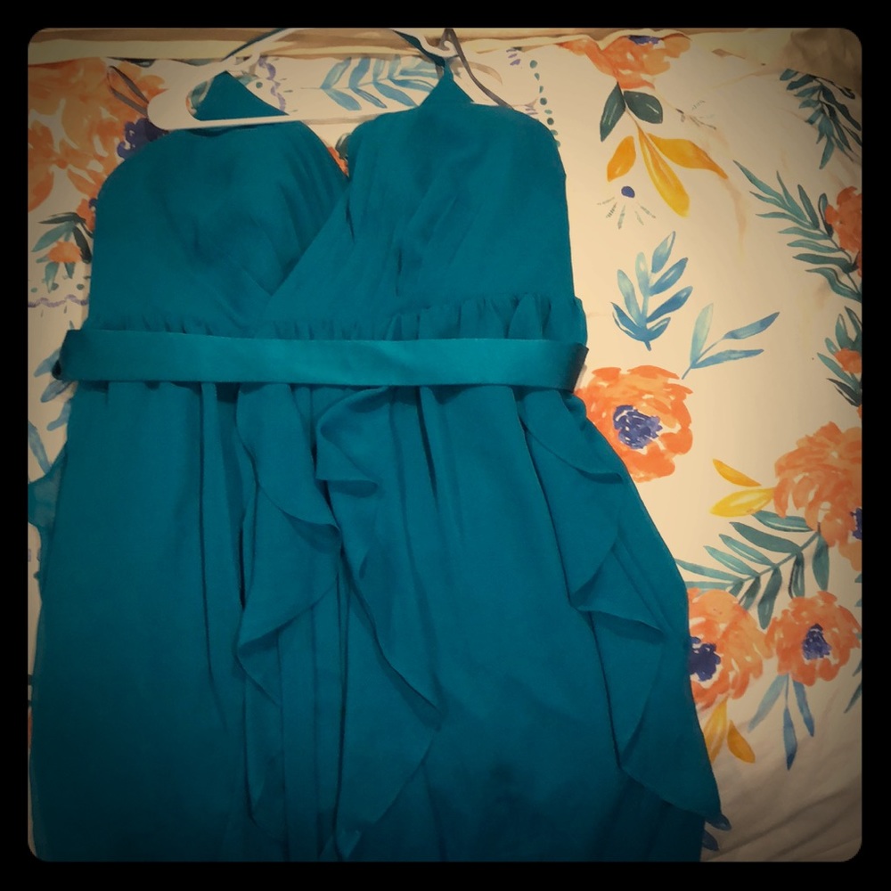 Goregous Vera Wang dress.